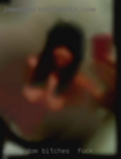 Daddy Dom looking for bitches to fuck a submissive lady.